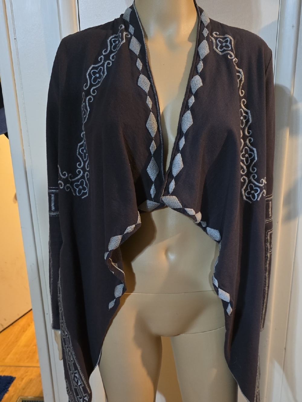 Embroidered Dark Gray Boho Open-Front Jacket With Pockeys - Picture 3 of 5
